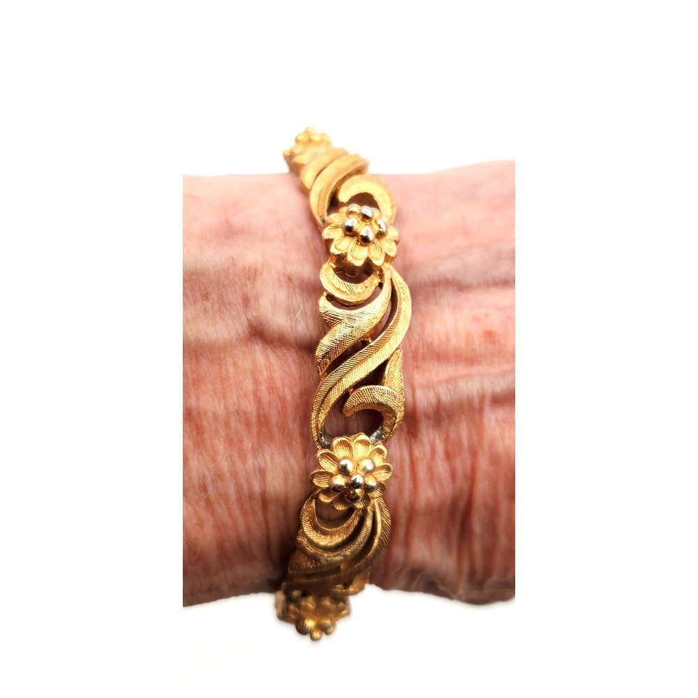 Vintage Avon Bracelet Floral Scroll Leaf Textured Gold Tone Panel 7"